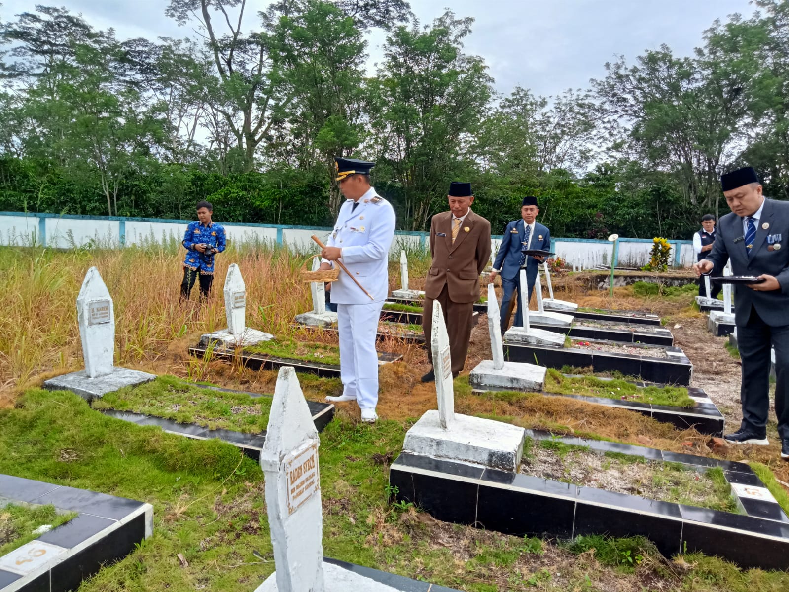 Pemerintah Kota Pagar Alam melakukan Ziarah Ke Taman Makam Pahlawan Ksatria Seganti pada Hari Pahlawan Ke-80