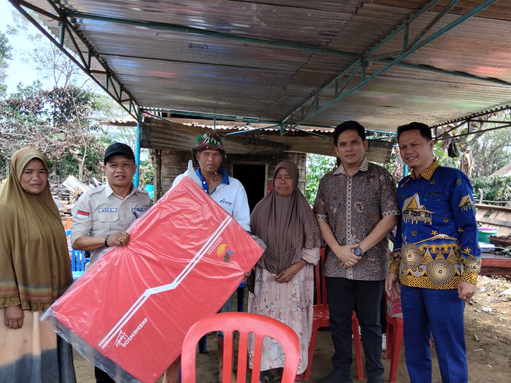 Dinas Sosial Hadir dalam Rangka Penyaluran Bantuan Logistik Pasca Kebakaran